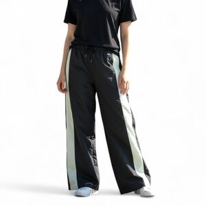 BAPE by A Bathing Ape Black Pants  Convertible Shorts Woman Size M.